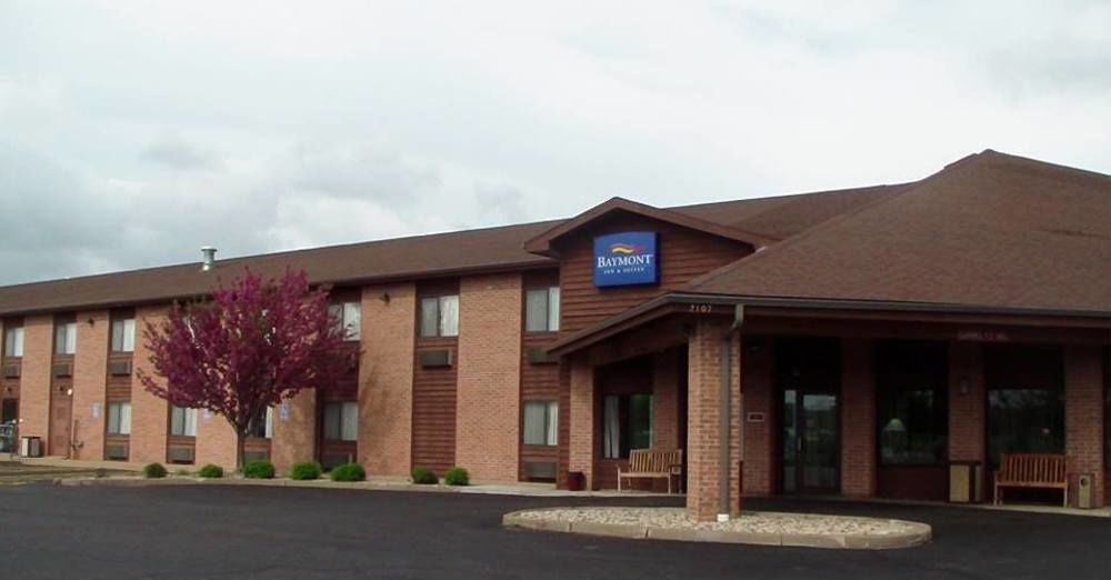 Baymont By Wyndham Marshfield Hotel Exterior foto